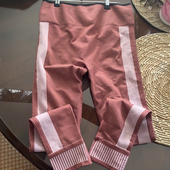 Fabletics High Waisted Seamless Legging - Picture 6 of 10